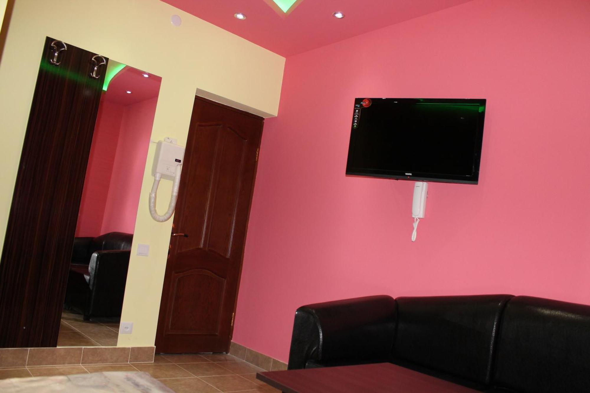 Princ Plaza Hotel Yerevan Bagian luar foto