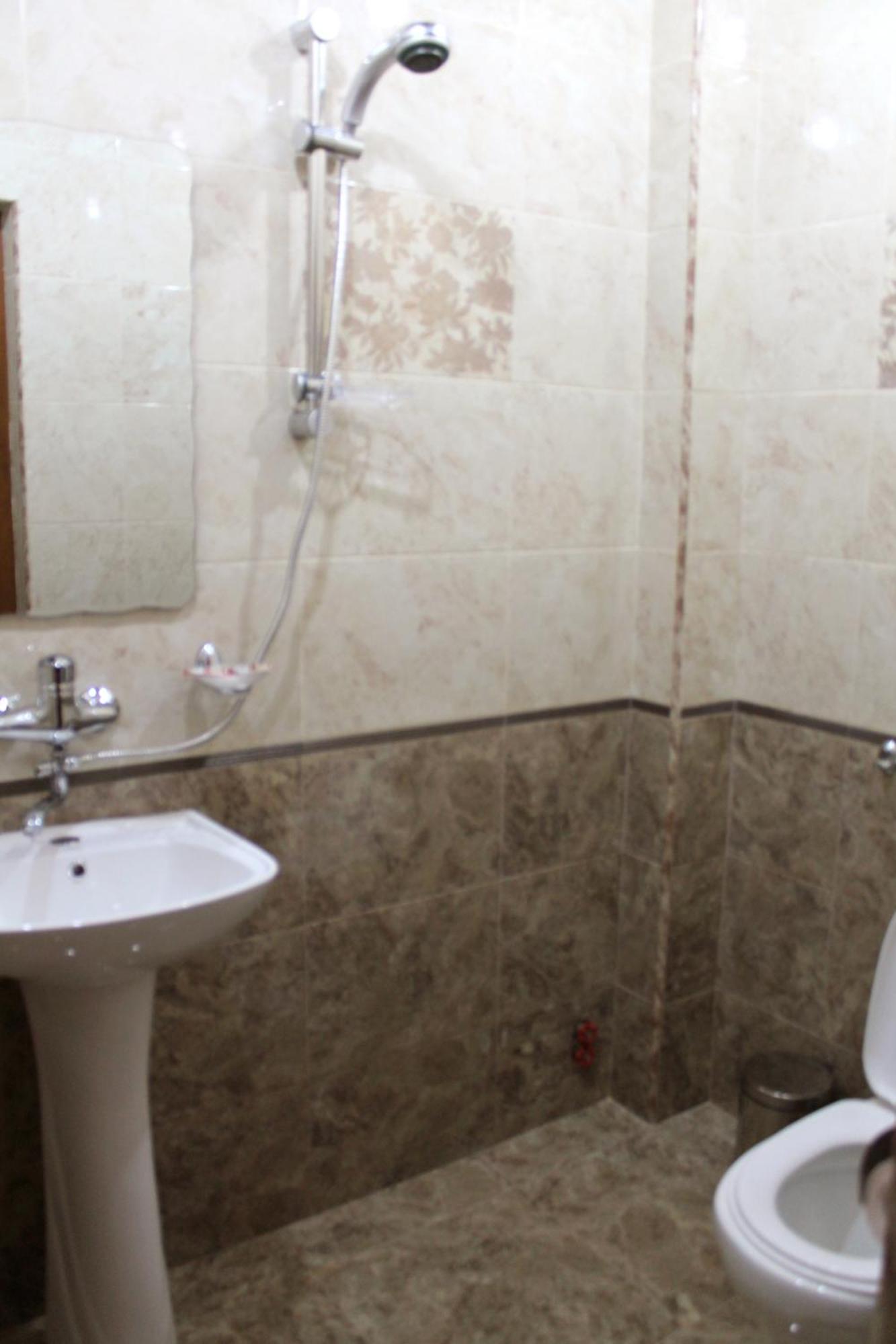 Princ Plaza Hotel Yerevan Bagian luar foto