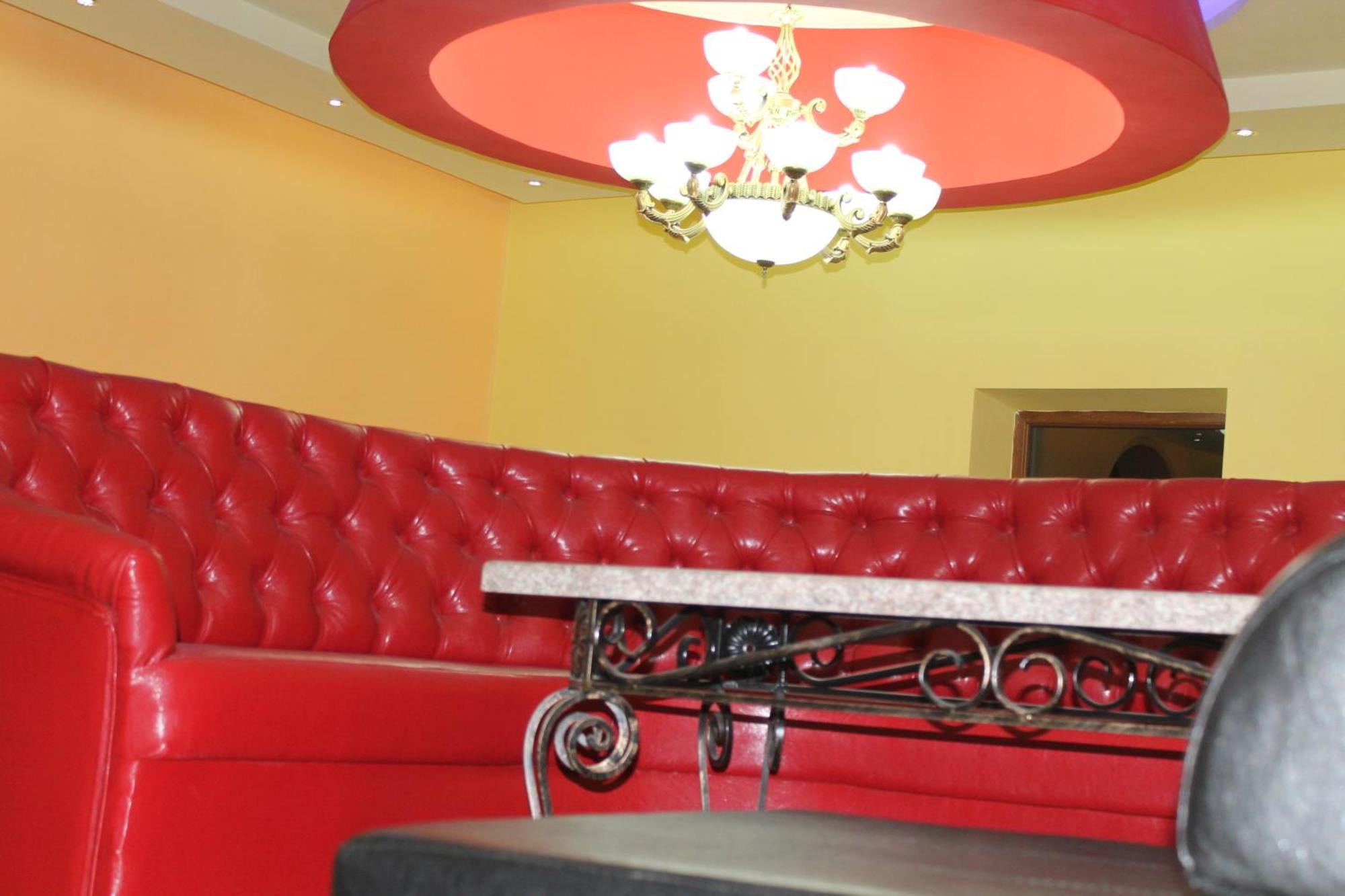 Princ Plaza Hotel Yerevan Bagian luar foto