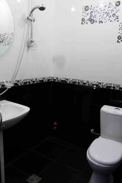 Princ Plaza Hotel Yerevan Bagian luar foto